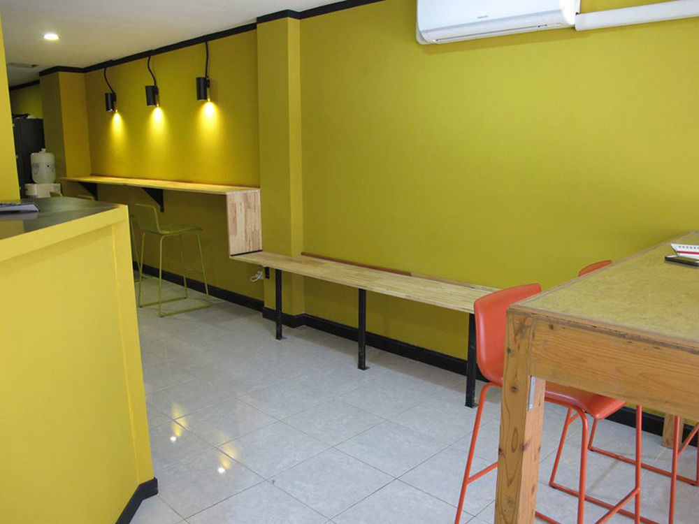 Why Not House Hostel Чиангмай Екстериор снимка