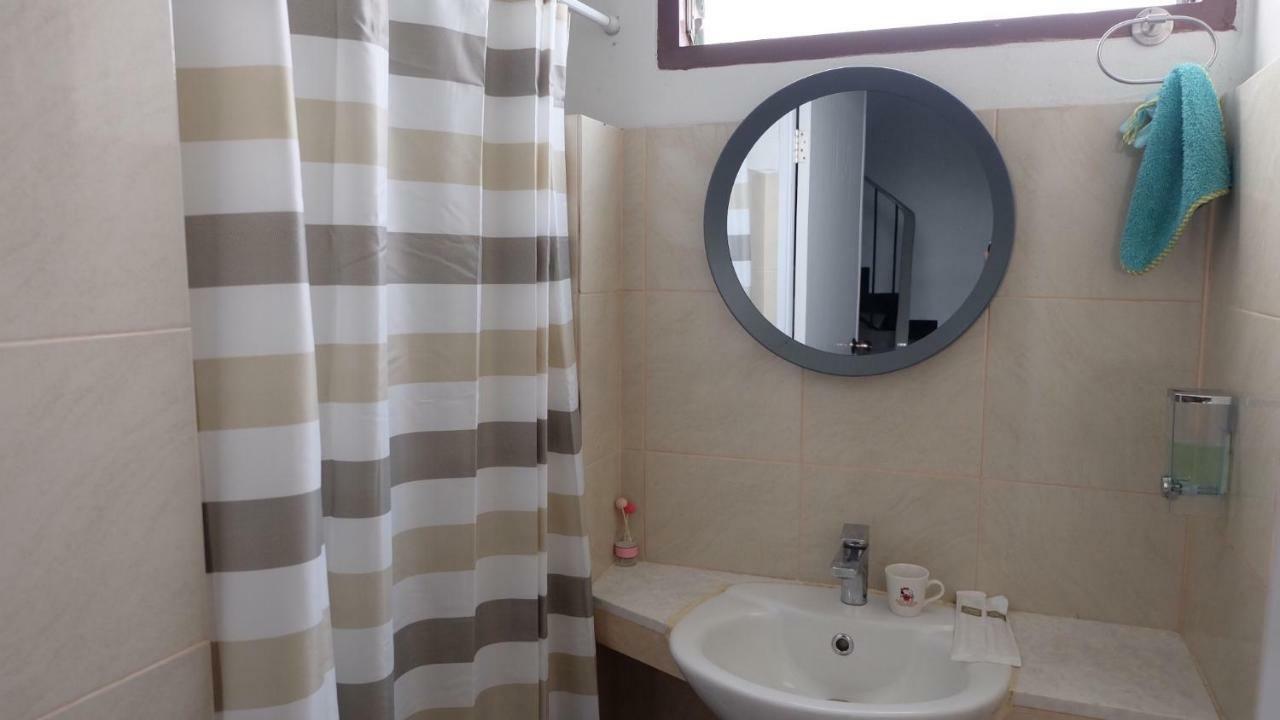 Why Not House Hostel Чиангмай Екстериор снимка