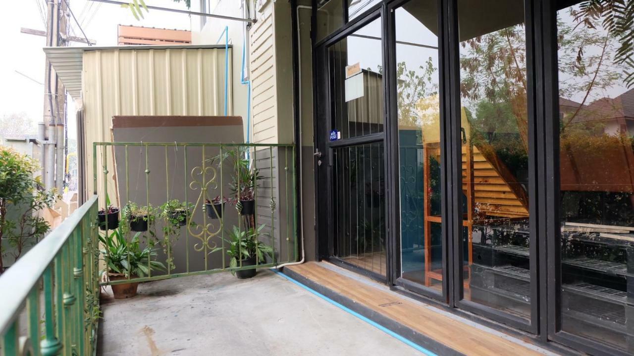 Why Not House Hostel Чиангмай Екстериор снимка