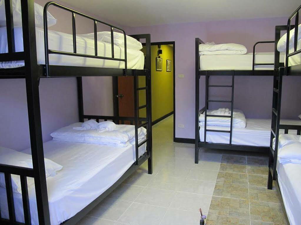 Why Not House Hostel Чиангмай Екстериор снимка